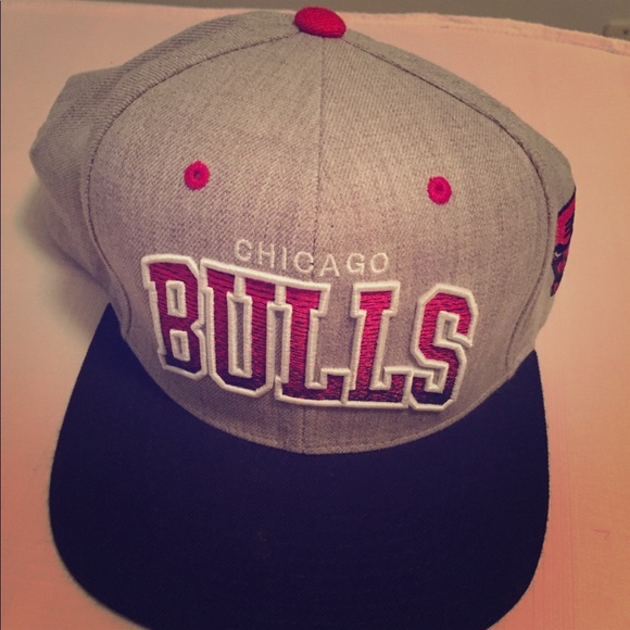Mitchell & Ness Other - Mitchell & Ness Bulls Snapback
